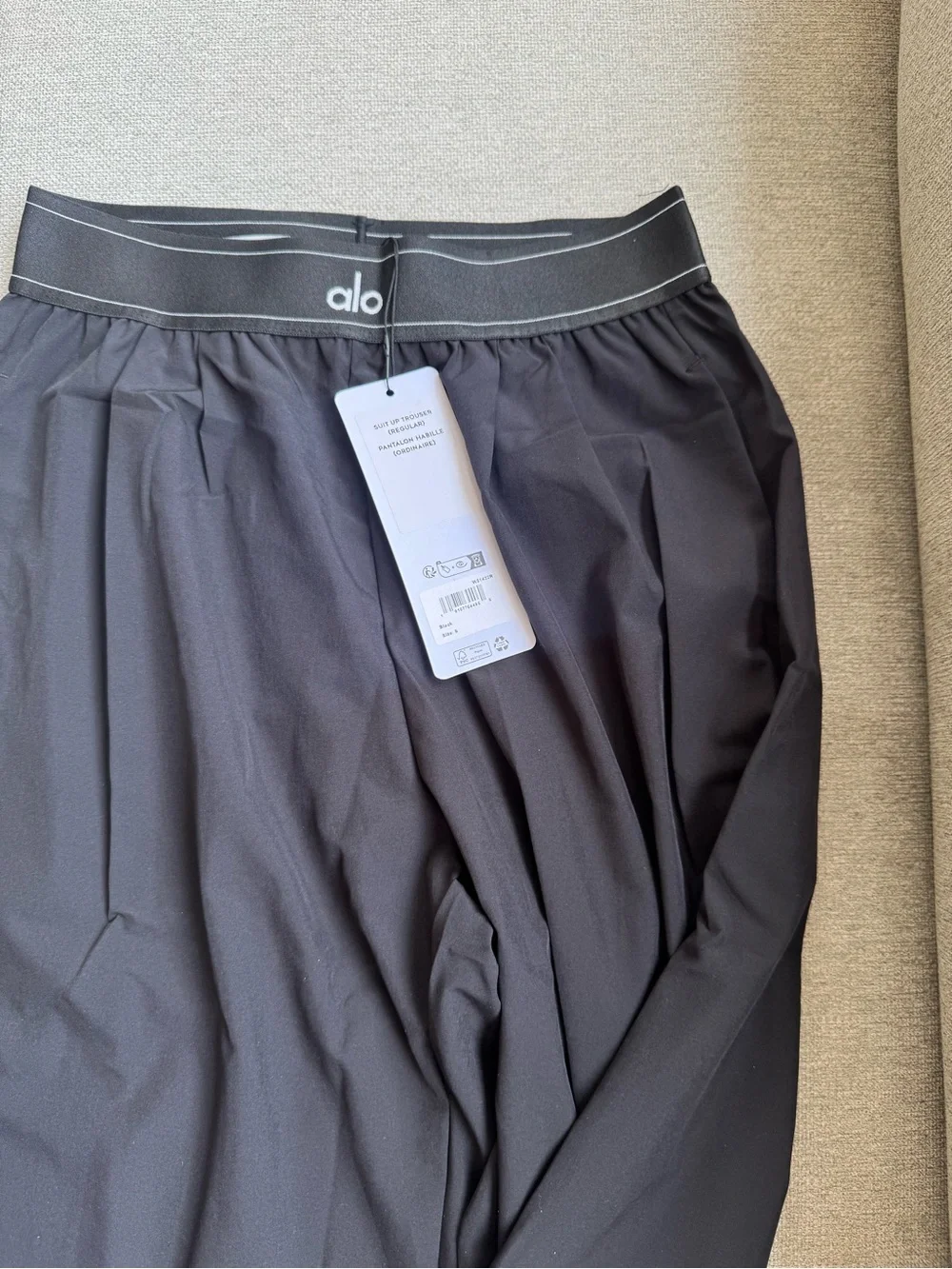 ALO Yoga women Black Athletic Shorts with Gray Waistband